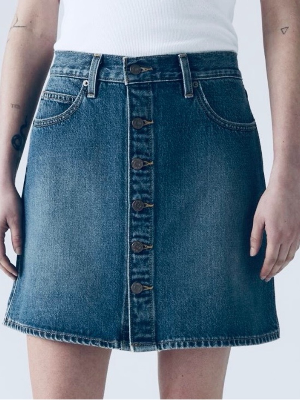 Levi’sRetro Button-Front Denim Skirt, Like New!